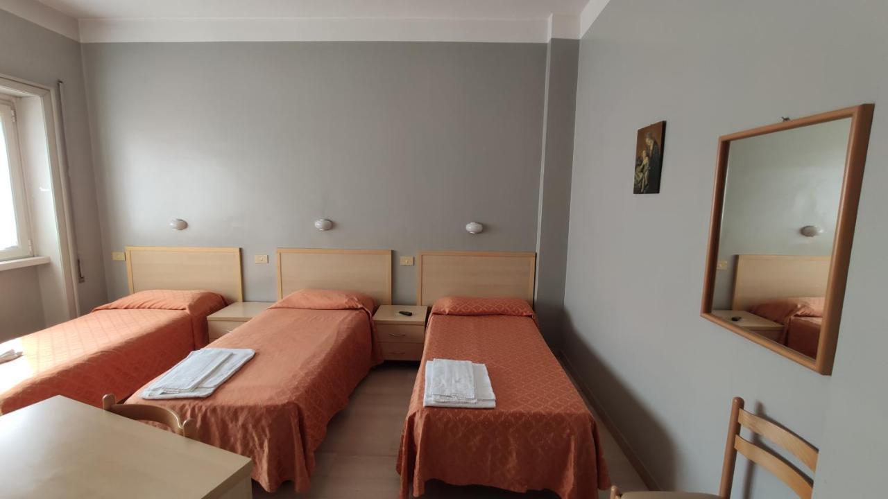 Отель San Juan De Ribera, Casa Per Ferie Рим Экстерьер фото