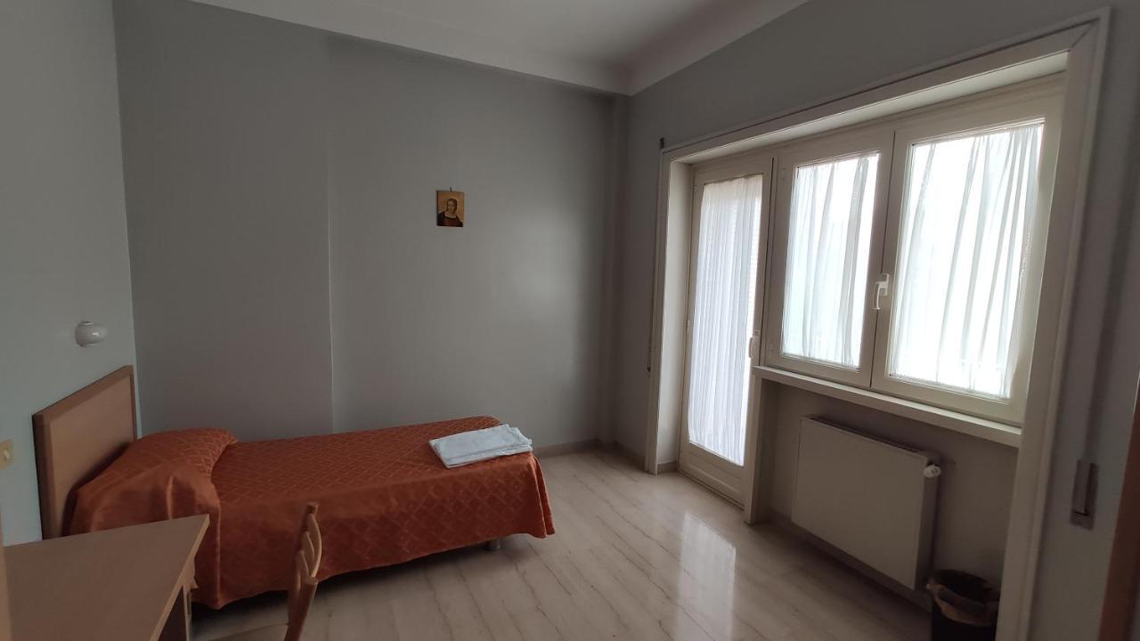 Отель San Juan De Ribera, Casa Per Ferie Рим Экстерьер фото